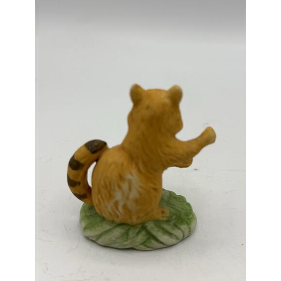 Vintage Homco Ceramic Raccoon Figurine – Woodland Animal on Leaf Base – 3.5” - Picture 3 of 6